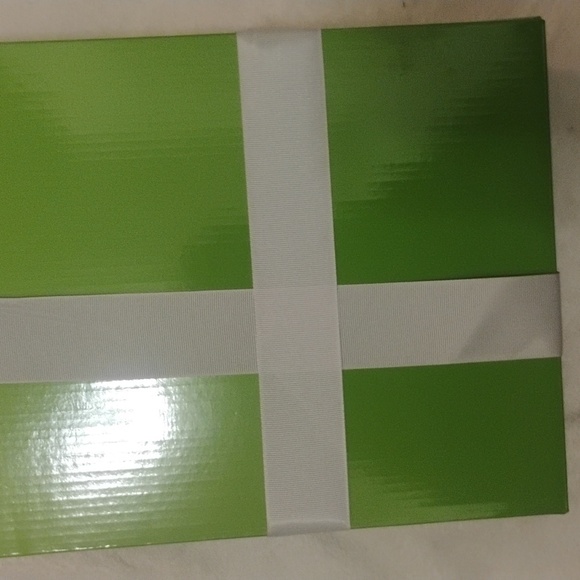 Spa Essentials. - Picture 3 of 4